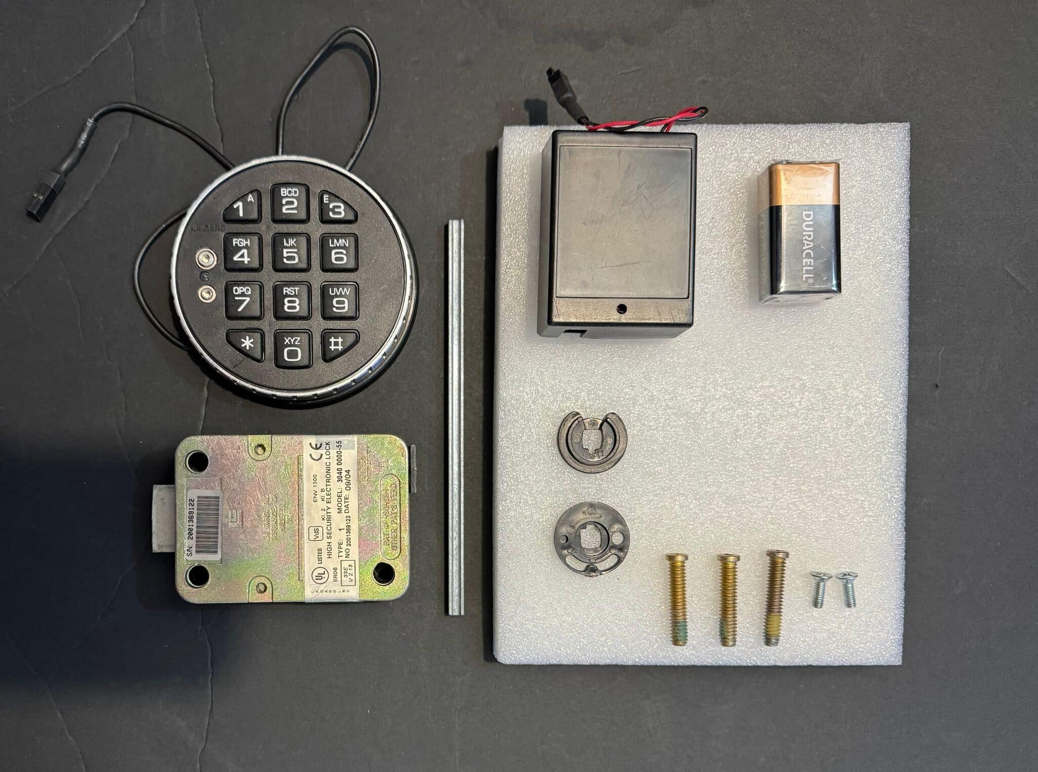 LaGard 33E Deadbolt Lock Set with 9v Duracell battery - Image 2